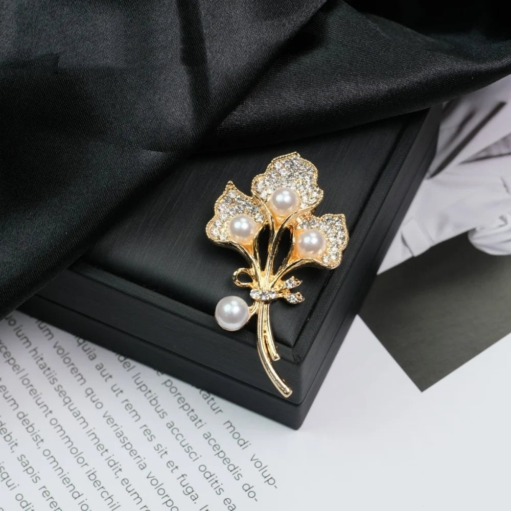 Luxury Love Heart Pearl Flower Brooch Women's Alloy Corsage Pin Tulip Flower Pins Elegant Wedding Jewelry Party Suit Accessories