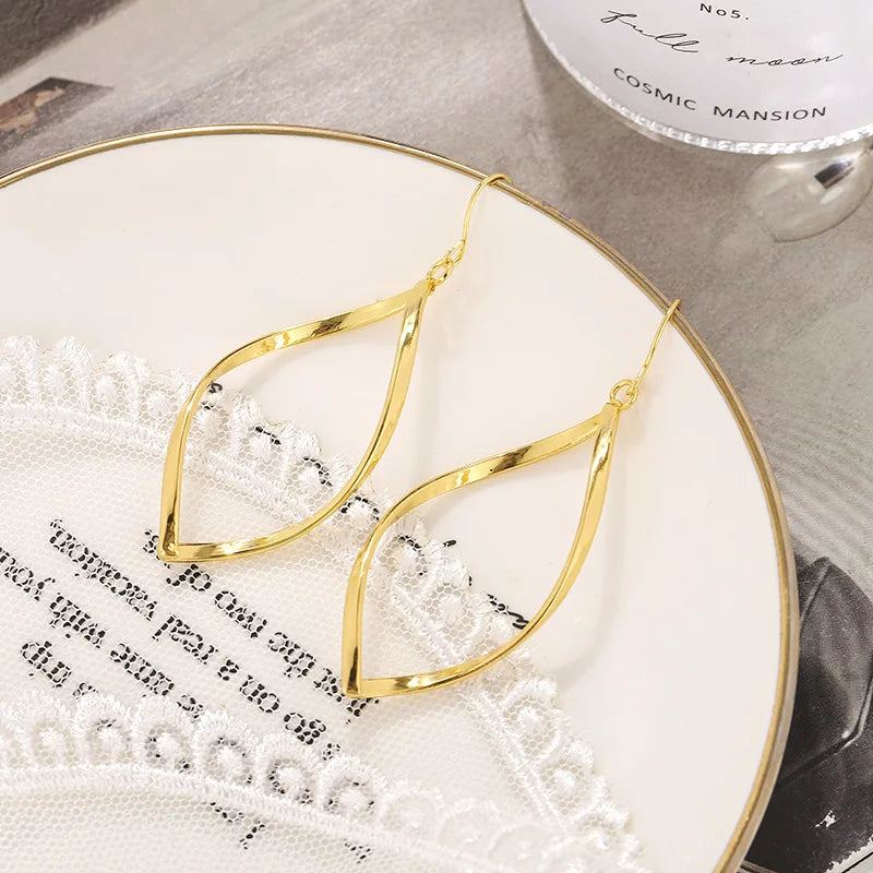 Minimalist Metal Statement Earrings for Women Golden Silver Color Twist Irregular Geometry Hollow Oval Drop Earrings