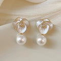 Fashion Crystal Zircon Stud Earrings Woman Simple Cute Vintage Pearls Fritillary Flower Statement Earring Jewerly