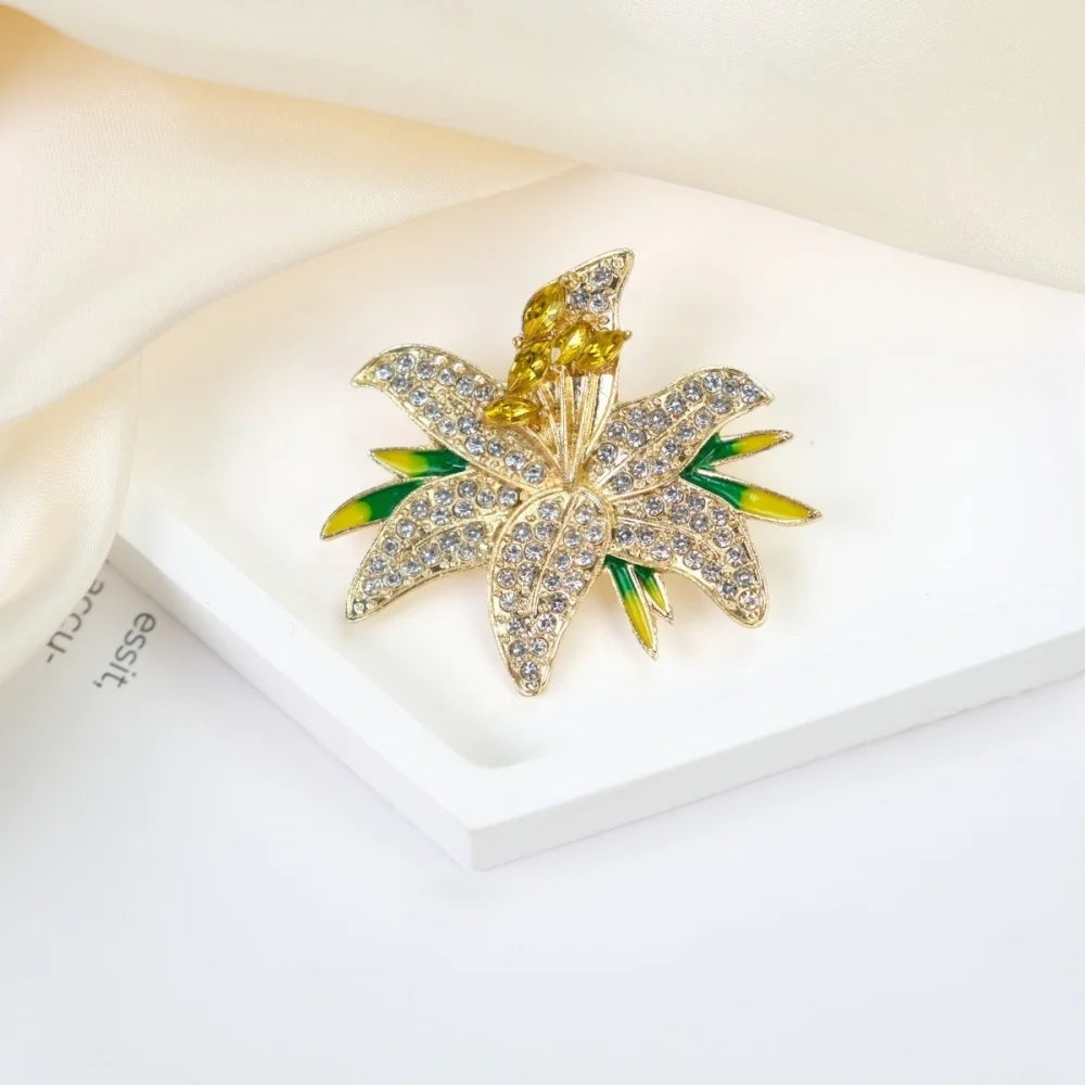 Luxury Love Heart Pearl Flower Brooch Women's Alloy Corsage Pin Tulip Flower Pins Elegant Wedding Jewelry Party Suit Accessories