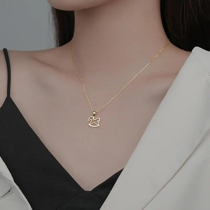 1/2Pcs Fashion Cute Shiny Zircon Hollowed-out Wooden Horse Pendant Necklace For Woman Girls Collarbone Chain Jewelry Gift