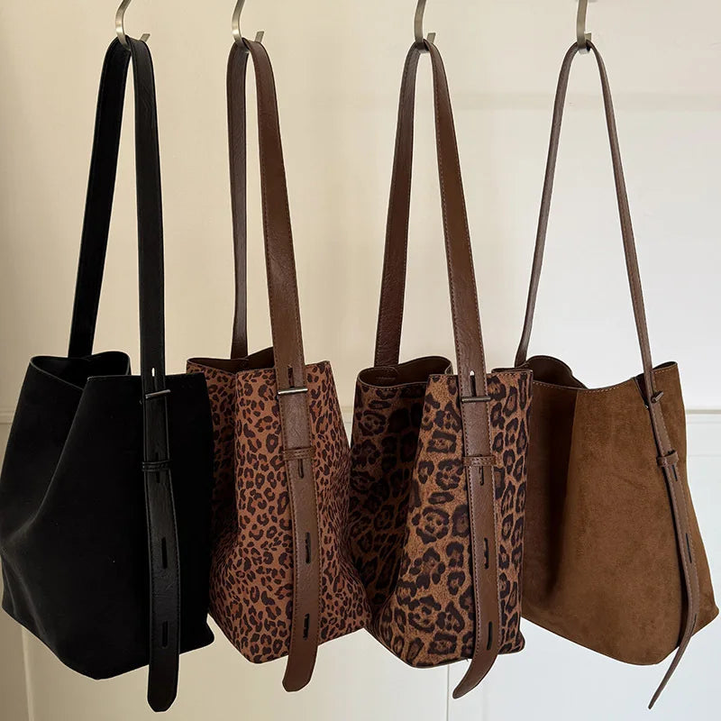 2026 New Autumn/Winter Retro Suedette Crossbody Bag Large Capacity Shoulder Bag Fashion Daily Commuter Women's Bag