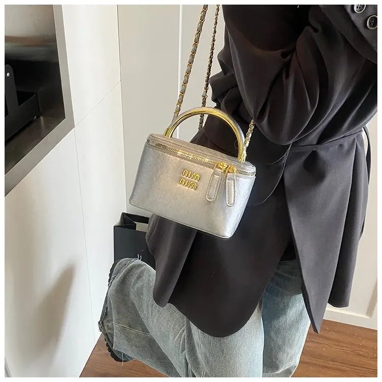 Luxury French Style Large Capacity Tote Bag Stylish Shoulder Handheld & Crossbody Fashion Bag for Women, High-End Elegant Design