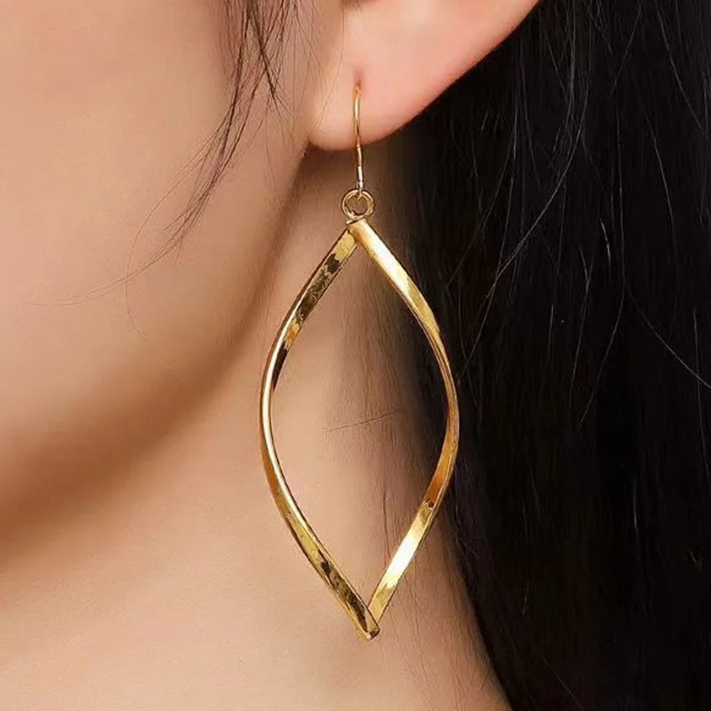 Minimalist Metal Statement Earrings for Women Golden Silver Color Twist Irregular Geometry Hollow Oval Drop Earrings