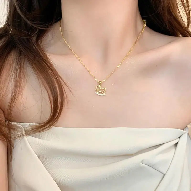 1/2Pcs Fashion Cute Shiny Zircon Hollowed-out Wooden Horse Pendant Necklace For Woman Girls Collarbone Chain Jewelry Gift