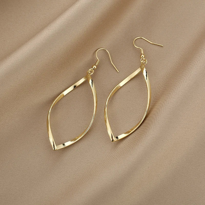 Minimalist Metal Statement Earrings for Women Golden Silver Color Twist Irregular Geometry Hollow Oval Drop Earrings