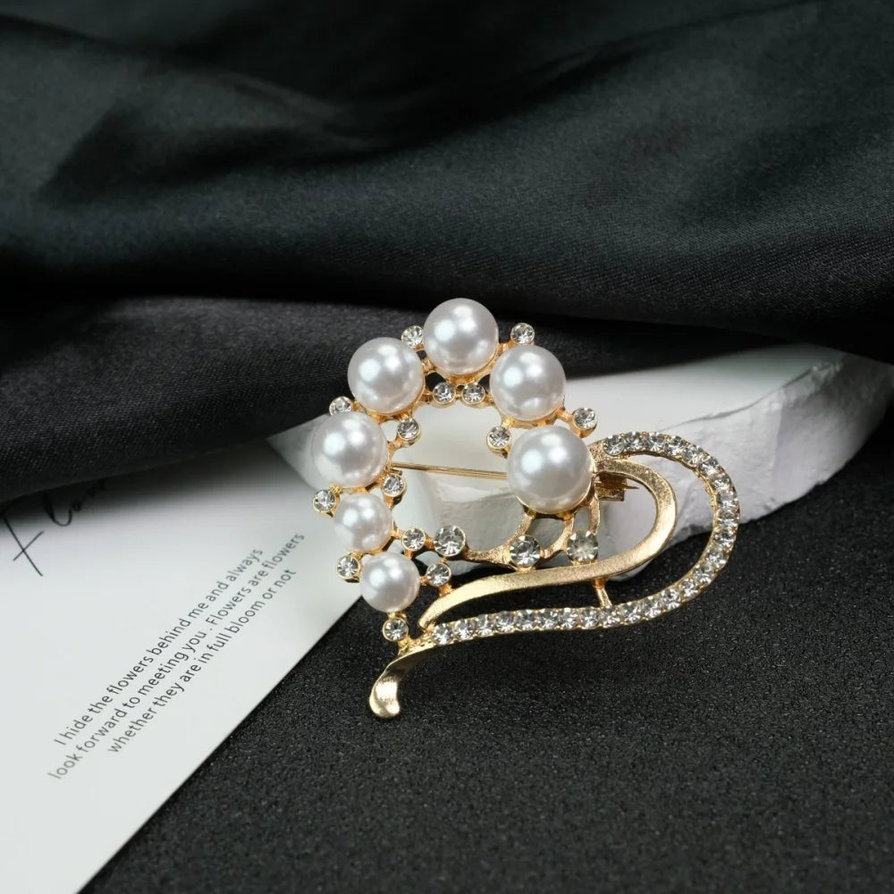 Luxury Love Heart Pearl Flower Brooch Women's Alloy Corsage Pin Tulip Flower Pins Elegant Wedding Jewelry Party Suit Accessories