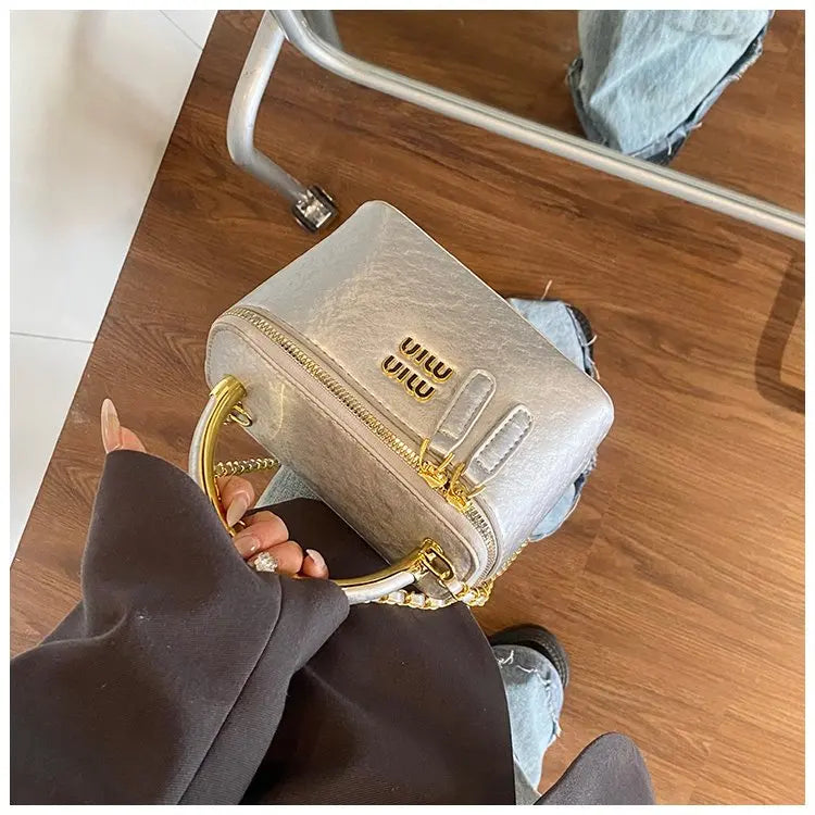 Luxury French Style Large Capacity Tote Bag Stylish Shoulder Handheld & Crossbody Fashion Bag for Women, High-End Elegant Design