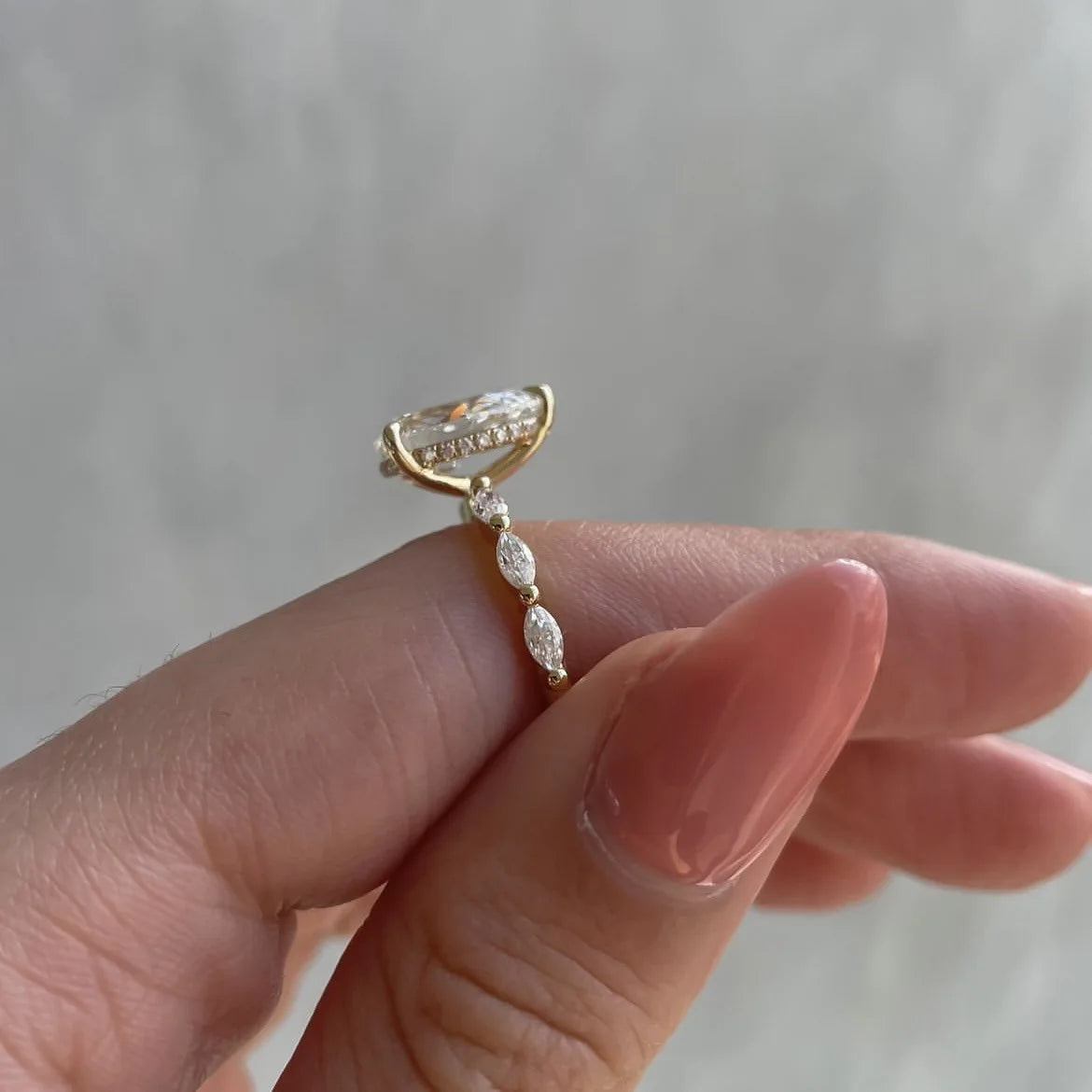 luxury Oval Stainless Steel Rings For Women Inlaid Zircon Wedding Ring Jewelry Accessories Wholesale Size 5-11