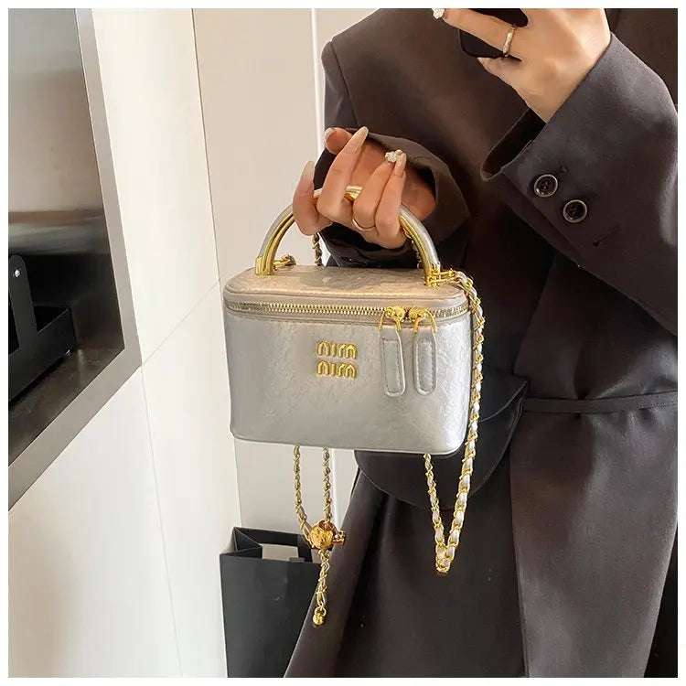 Luxury French Style Large Capacity Tote Bag Stylish Shoulder Handheld & Crossbody Fashion Bag for Women, High-End Elegant Design