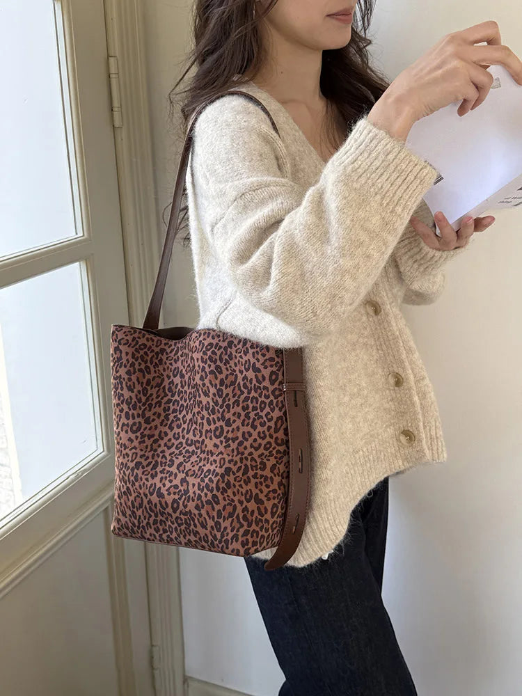 2026 New Autumn/Winter Retro Suedette Crossbody Bag Large Capacity Shoulder Bag Fashion Daily Commuter Women's Bag