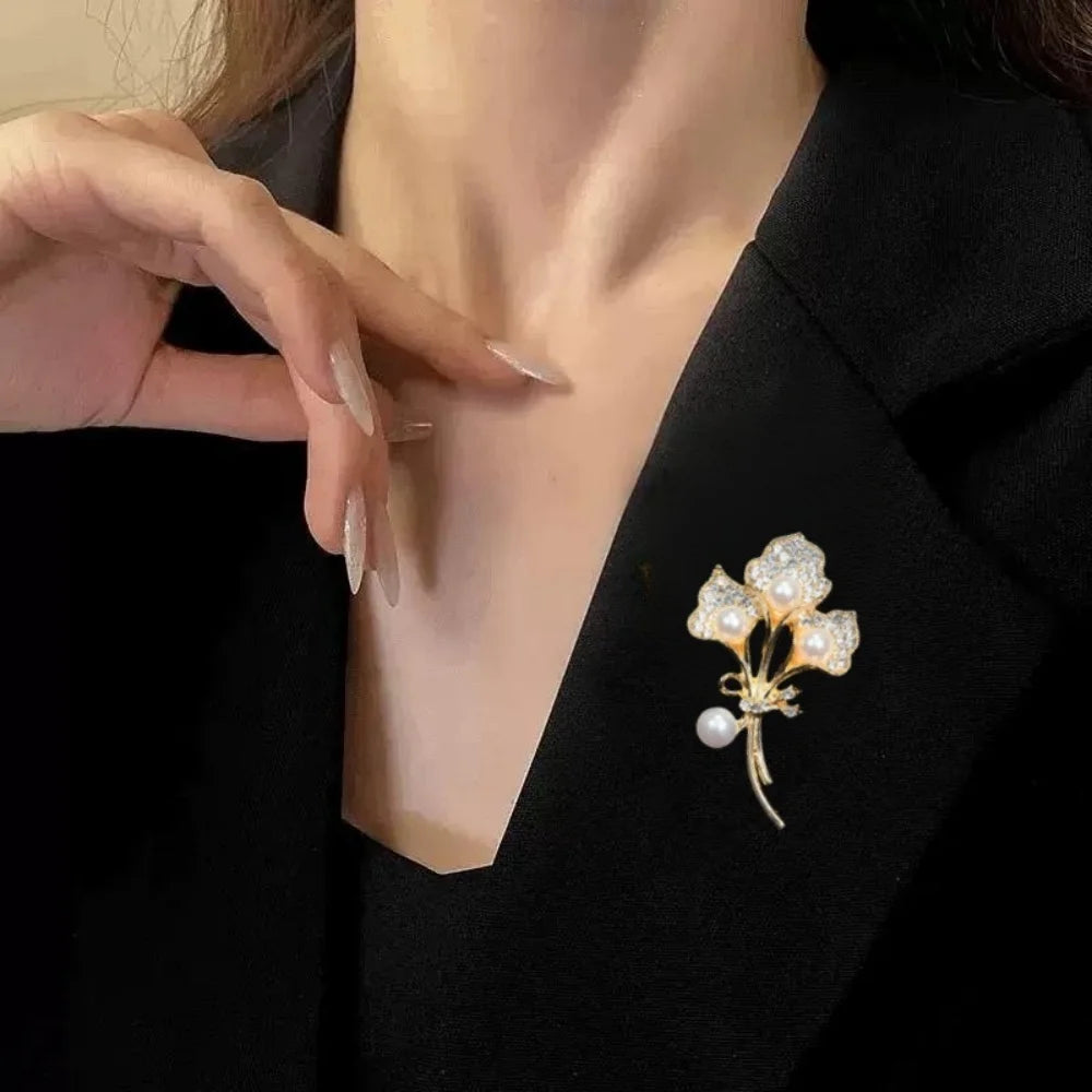Luxury Love Heart Pearl Flower Brooch Women's Alloy Corsage Pin Tulip Flower Pins Elegant Wedding Jewelry Party Suit Accessories