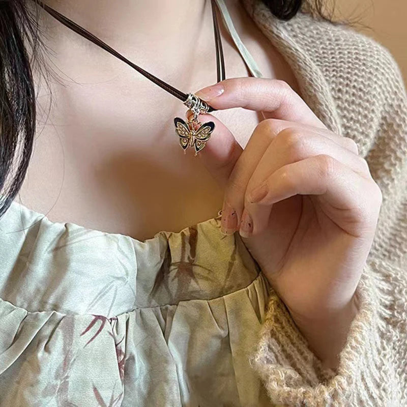 Chinese Style Fashion Retro Braided Rope Necklace Butterfly Flower Moon Safety Lock Pendant Necklace For Women Vintage Jewelry