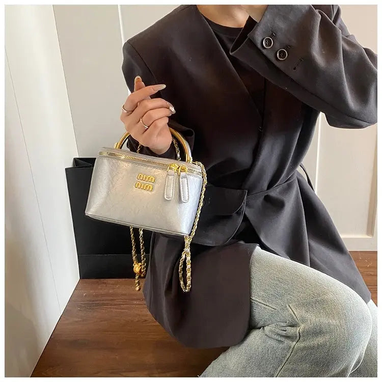 Luxury French Style Large Capacity Tote Bag Stylish Shoulder Handheld & Crossbody Fashion Bag for Women, High-End Elegant Design