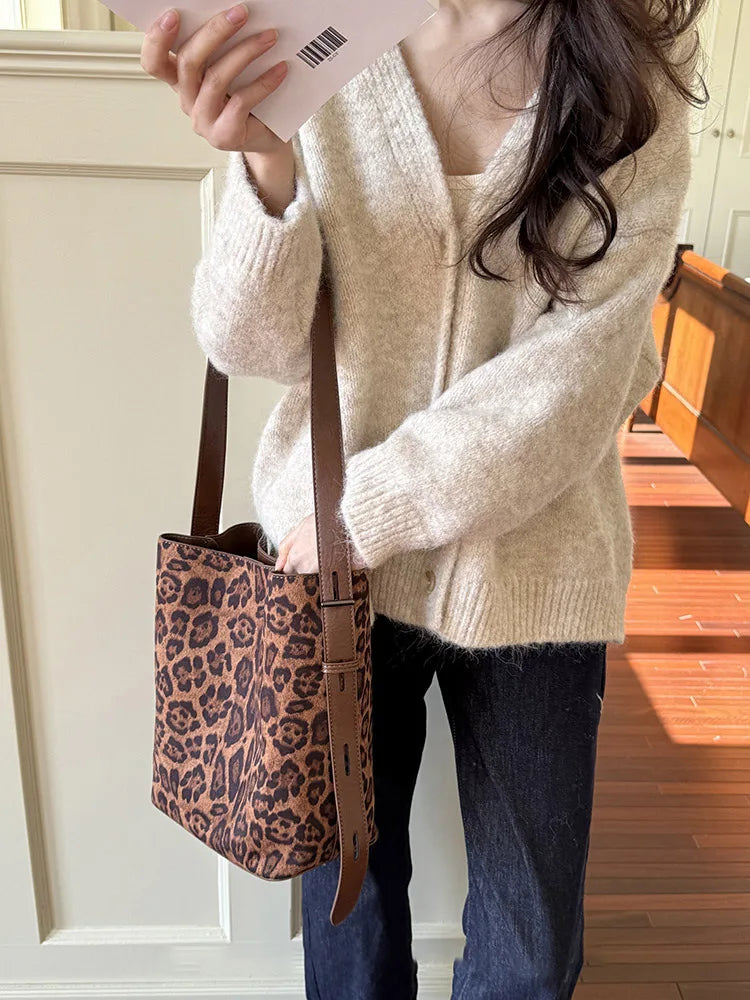 2026 New Autumn/Winter Retro Suedette Crossbody Bag Large Capacity Shoulder Bag Fashion Daily Commuter Women's Bag