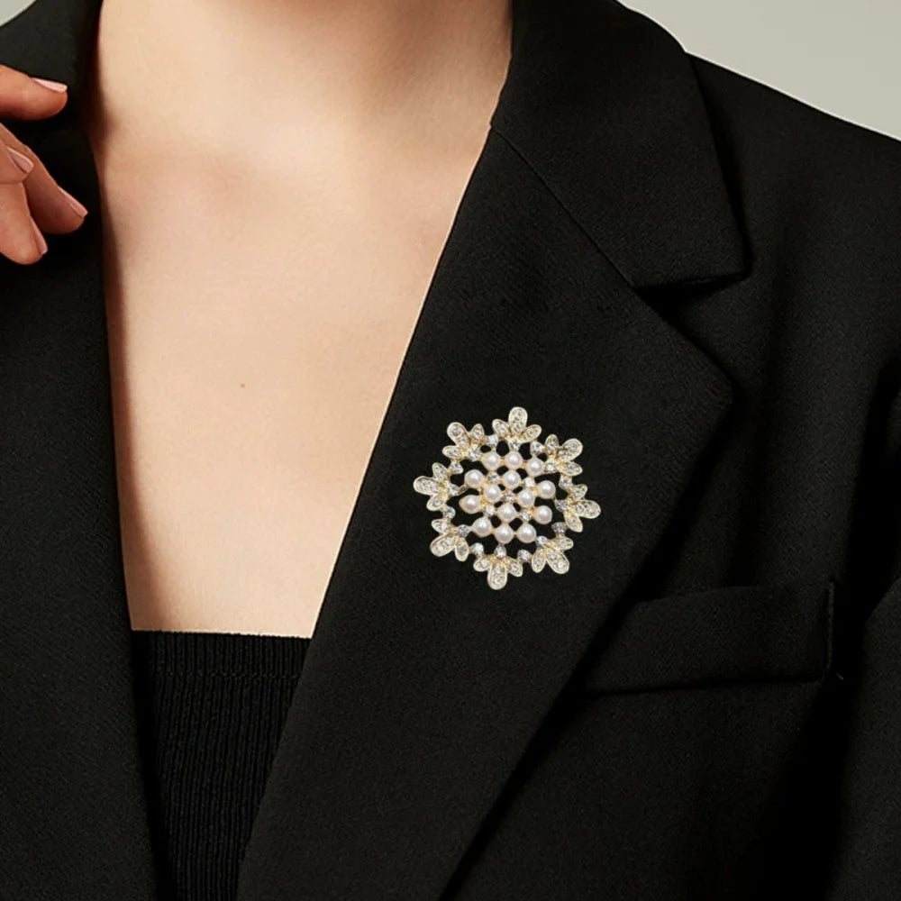 Luxury Love Heart Pearl Flower Brooch Women's Alloy Corsage Pin Tulip Flower Pins Elegant Wedding Jewelry Party Suit Accessories