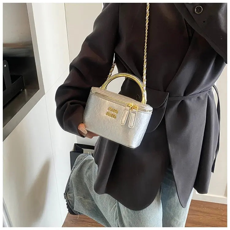 Luxury French Style Large Capacity Tote Bag Stylish Shoulder Handheld & Crossbody Fashion Bag for Women, High-End Elegant Design