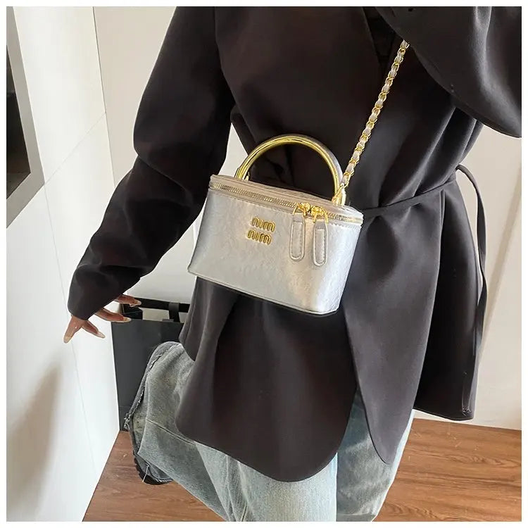 Luxury French Style Large Capacity Tote Bag Stylish Shoulder Handheld & Crossbody Fashion Bag for Women, High-End Elegant Design