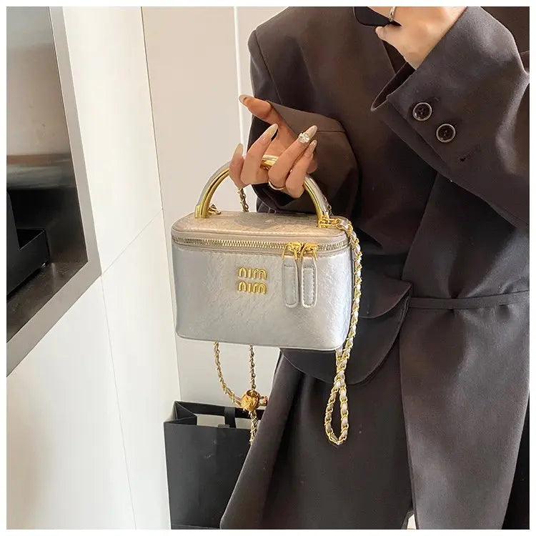 Luxury French Style Large Capacity Tote Bag Stylish Shoulder Handheld & Crossbody Fashion Bag for Women, High-End Elegant Design