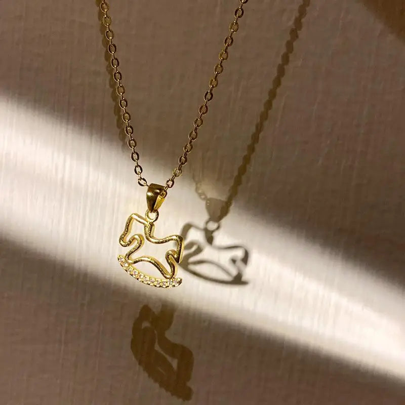 1/2Pcs Fashion Cute Shiny Zircon Hollowed-out Wooden Horse Pendant Necklace For Woman Girls Collarbone Chain Jewelry Gift