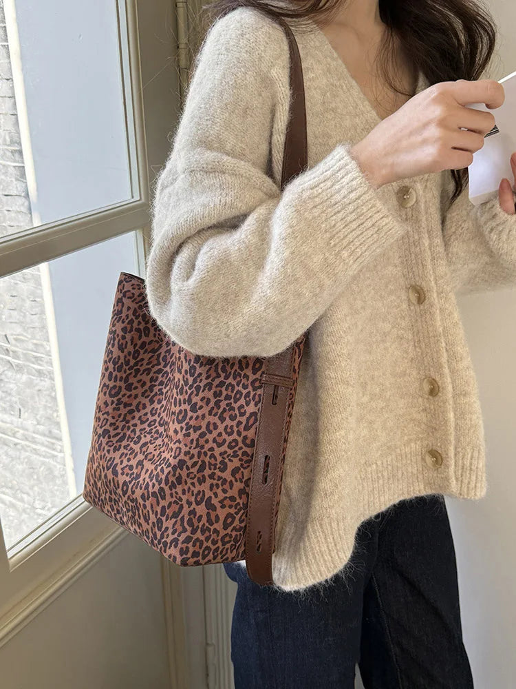 2026 New Autumn/Winter Retro Suedette Crossbody Bag Large Capacity Shoulder Bag Fashion Daily Commuter Women's Bag