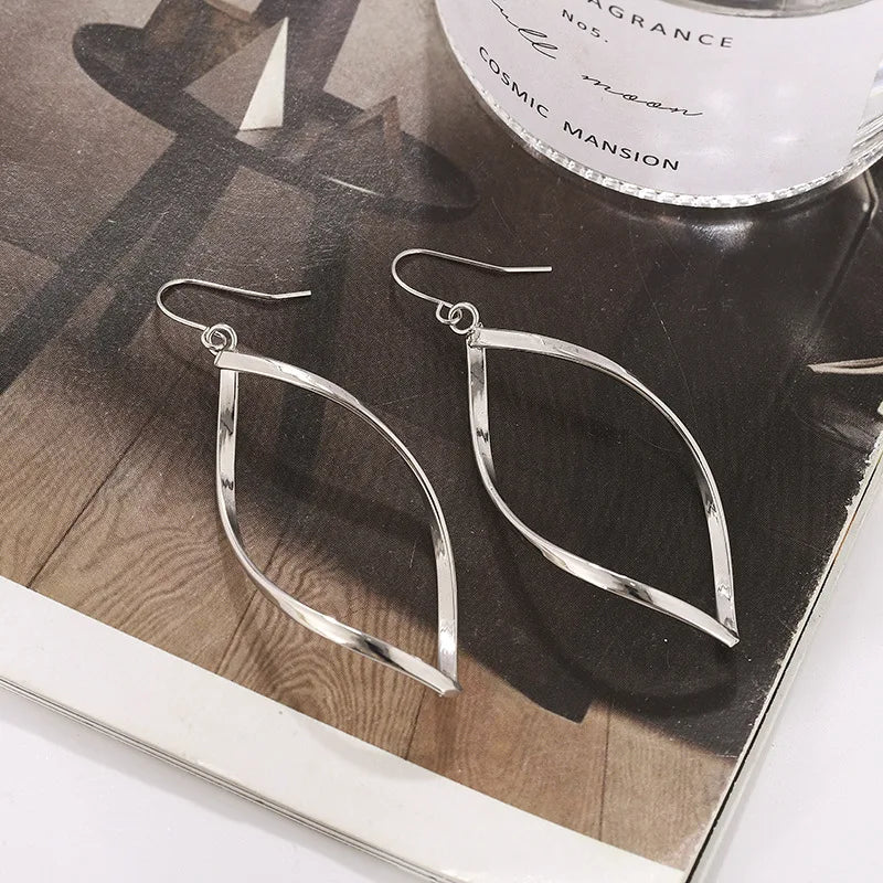 Minimalist Metal Statement Earrings for Women Golden Silver Color Twist Irregular Geometry Hollow Oval Drop Earrings