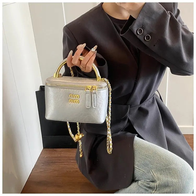 Luxury French Style Large Capacity Tote Bag Stylish Shoulder Handheld & Crossbody Fashion Bag for Women, High-End Elegant Design