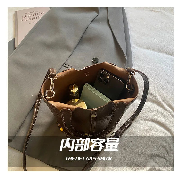 2026 New Fashion Design One Shoulder Crossbody Bag Trendy Commuter Pendant Bucket Bag