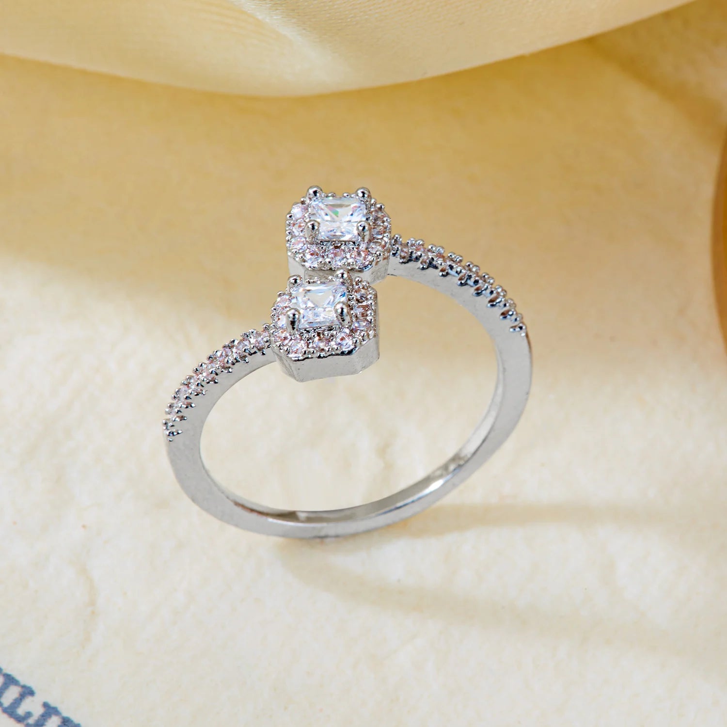 Creative Dual Head Square Copper Embedded Cubic Zirconia Open Ring for Women Elegant High-End Sensation Stylish Jewelry Gift