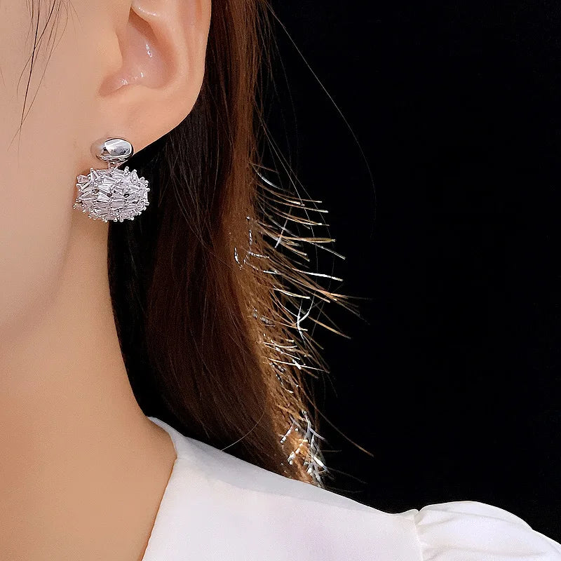 Exquisite Oval Hollowed Out Zircon Genuine Gold Electroplating Light Luxury High-end Temperament Geometric Earrings