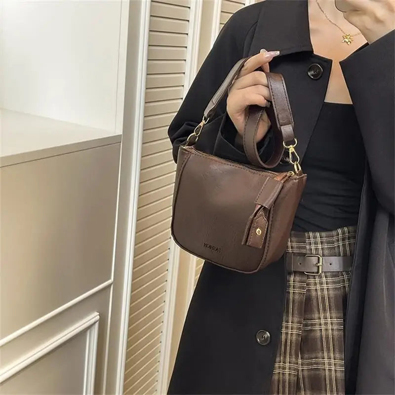 Elegant Female Handbags in PU Leather; Luxury Designer Shoulder Bags for Women