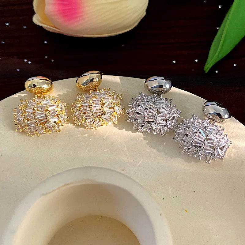 Exquisite Oval Hollowed Out Zircon Genuine Gold Electroplating Light Luxury High-end Temperament Geometric Earrings