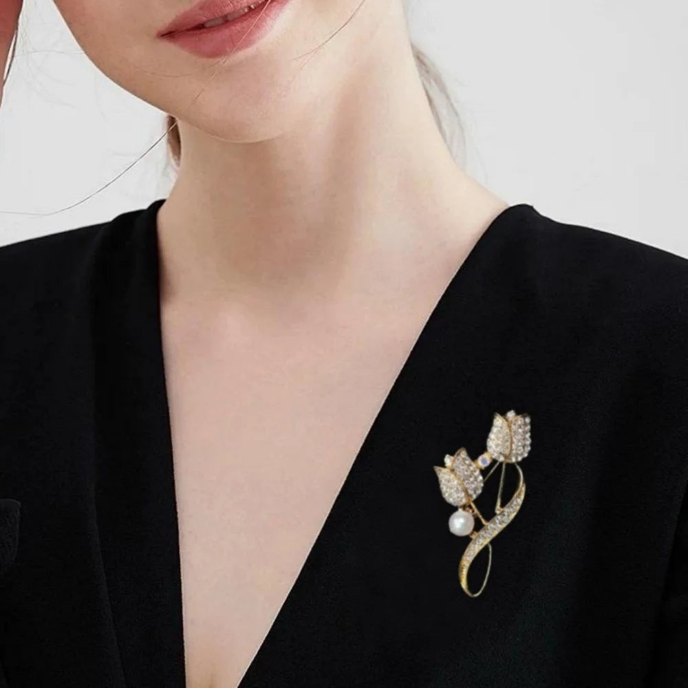 Luxury Love Heart Pearl Flower Brooch Women's Alloy Corsage Pin Tulip Flower Pins Elegant Wedding Jewelry Party Suit Accessories