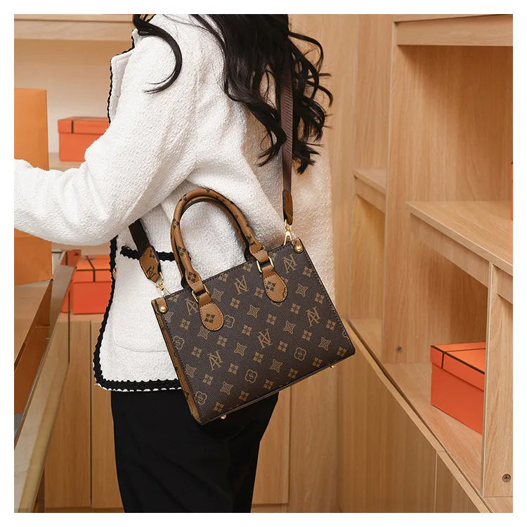 Elegant Ladies Handbag Retro Printed Crossbody Bag for Women Luxury Designer Leather Material Messenger Handbag for Travel