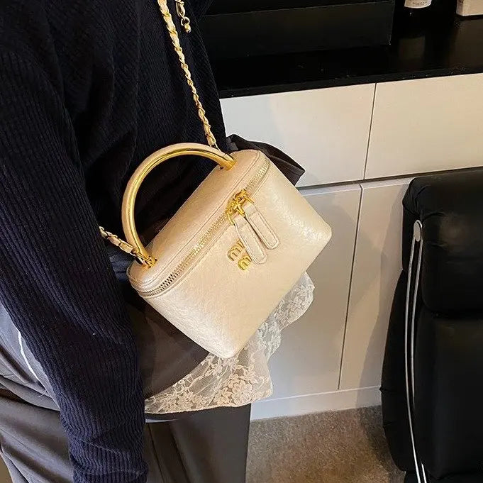 Luxury French Style Large Capacity Tote Bag Stylish Shoulder Handheld & Crossbody Fashion Bag for Women, High-End Elegant Design