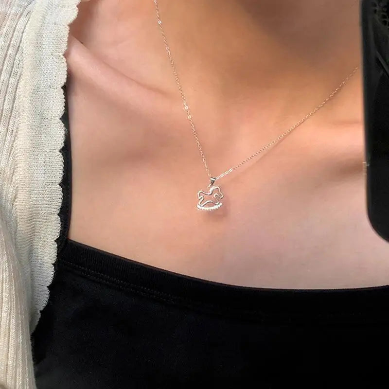 1/2Pcs Fashion Cute Shiny Zircon Hollowed-out Wooden Horse Pendant Necklace For Woman Girls Collarbone Chain Jewelry Gift