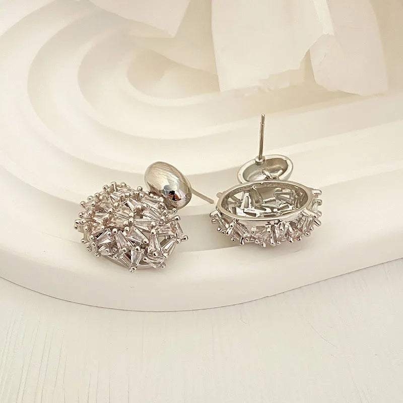 Exquisite Oval Hollowed Out Zircon Genuine Gold Electroplating Light Luxury High-end Temperament Geometric Earrings