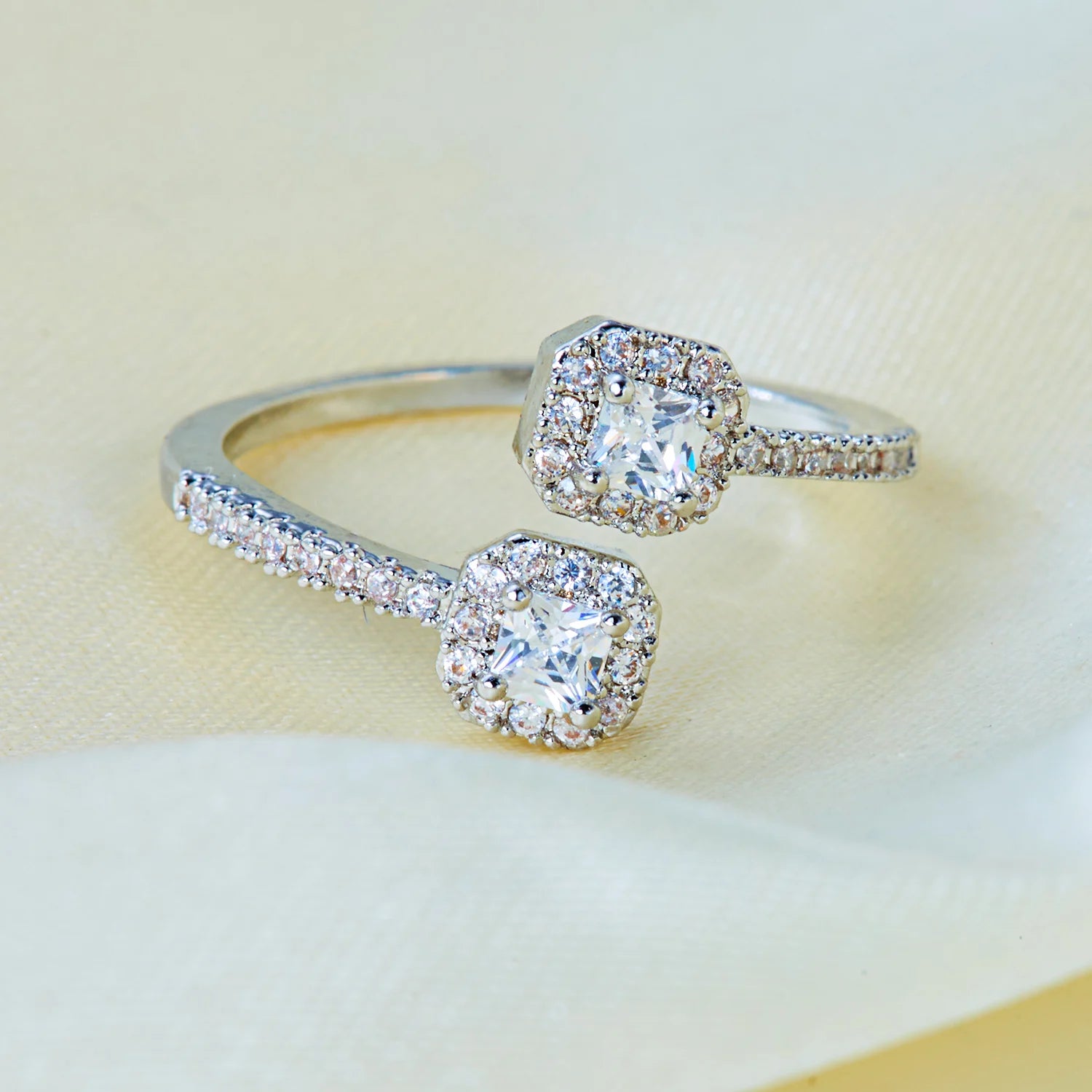 Creative Dual Head Square Copper Embedded Cubic Zirconia Open Ring for Women Elegant High-End Sensation Stylish Jewelry Gift