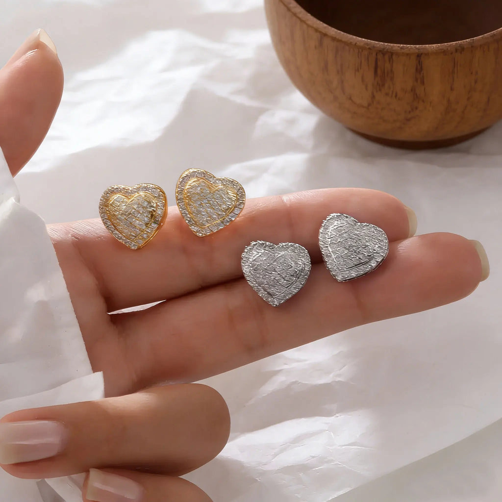 1 Pair of Copper Inlaid Zircon Fashionable Elegant Simple Versatile Heart-Shaped Stud Earrings for Women