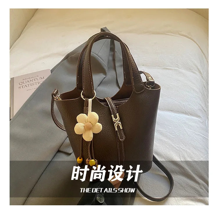 2026 New Fashion Design One Shoulder Crossbody Bag Trendy Commuter Pendant Bucket Bag