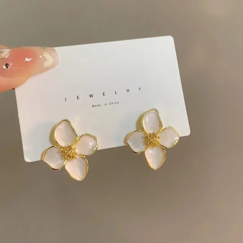 Zircon Floral Stud Earrings for Women French Retro Elegant Earrings Temperament Jewelry Korean Wedding Romantic Jewelry Gifts