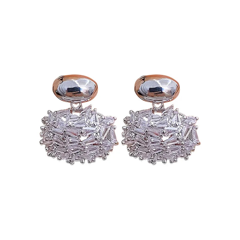 Exquisite Oval Hollowed Out Zircon Genuine Gold Electroplating Light Luxury High-end Temperament Geometric Earrings