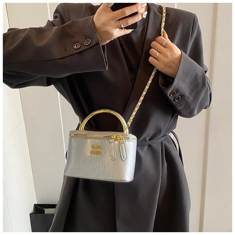 Luxury French Style Large Capacity Tote Bag Stylish Shoulder Handheld & Crossbody Fashion Bag for Women, High-End Elegant Design