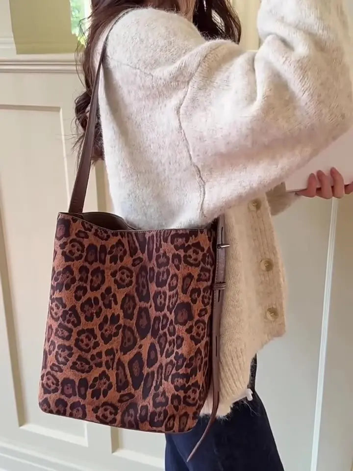 2026 New Autumn/Winter Retro Suedette Crossbody Bag Large Capacity Shoulder Bag Fashion Daily Commuter Women's Bag