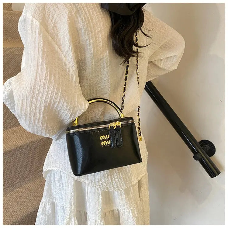 Luxury French Style Large Capacity Tote Bag Stylish Shoulder Handheld & Crossbody Fashion Bag for Women, High-End Elegant Design
