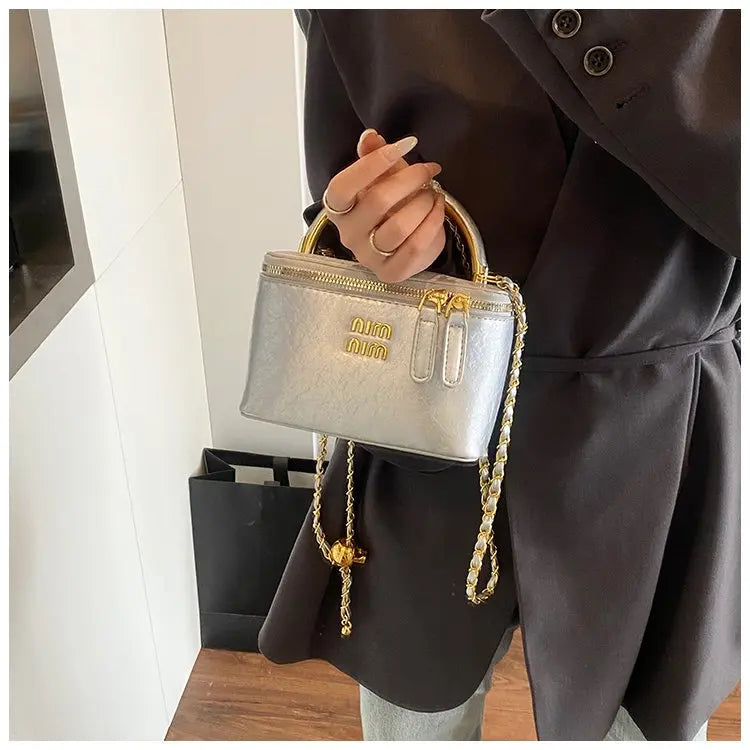 Luxury French Style Large Capacity Tote Bag Stylish Shoulder Handheld & Crossbody Fashion Bag for Women, High-End Elegant Design