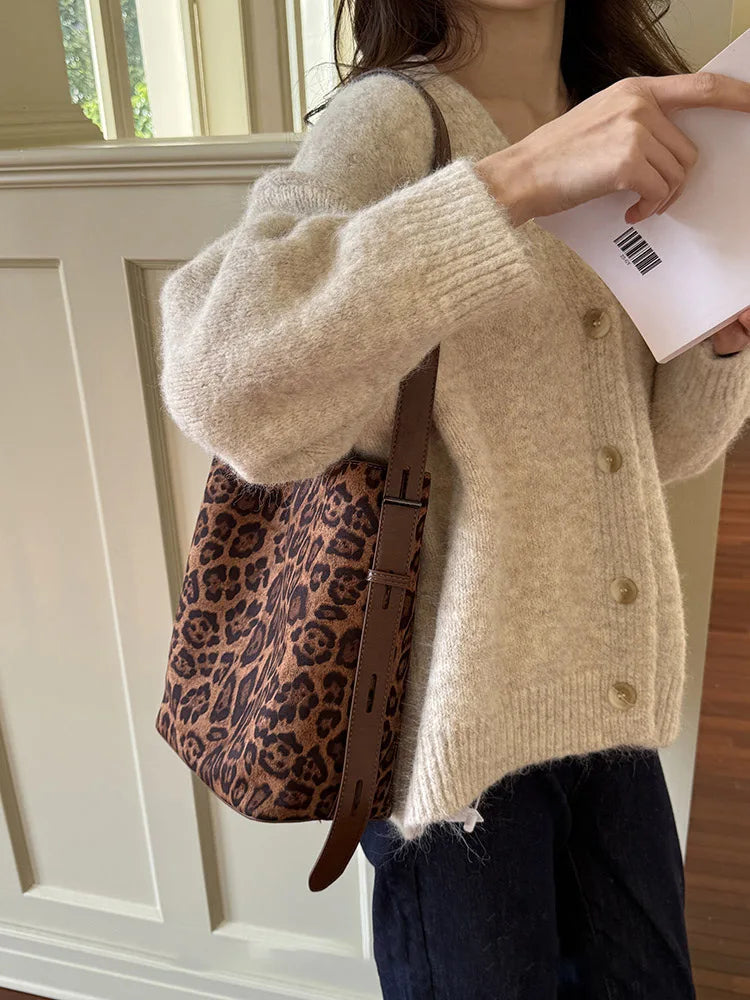 2026 New Autumn/Winter Retro Suedette Crossbody Bag Large Capacity Shoulder Bag Fashion Daily Commuter Women's Bag