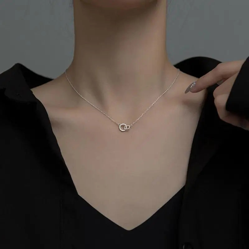Minimalist And Unique Design Interlocking Round And Square Necklace For Women Minimalist And Understated Geometric Clavicle