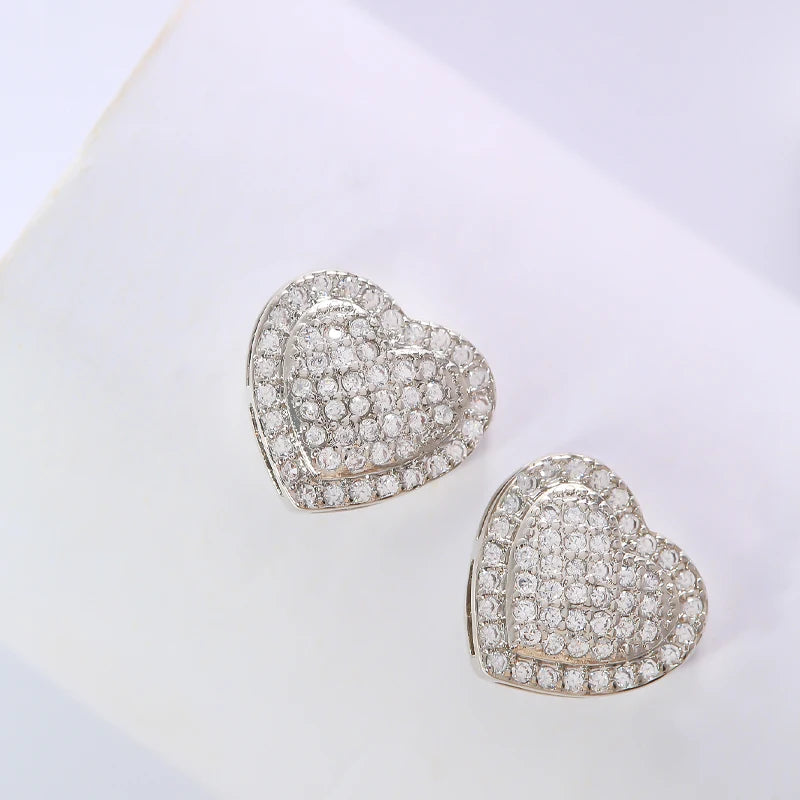 1 Pair of Copper Inlaid Zircon Fashionable Elegant Simple Versatile Heart-Shaped Stud Earrings for Women
