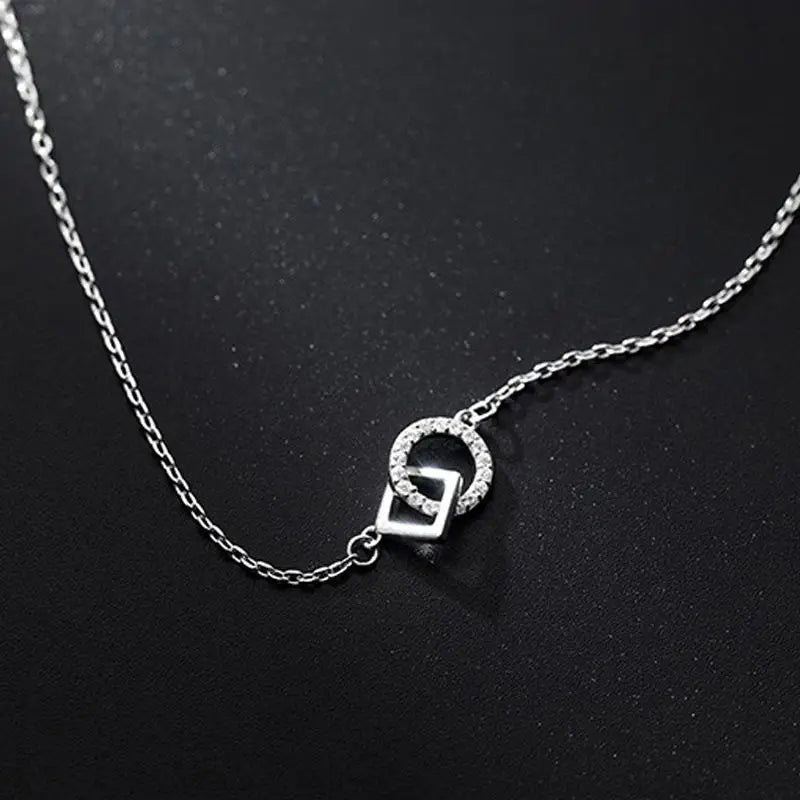 Minimalist And Unique Design Interlocking Round And Square Necklace For Women Minimalist And Understated Geometric Clavicle